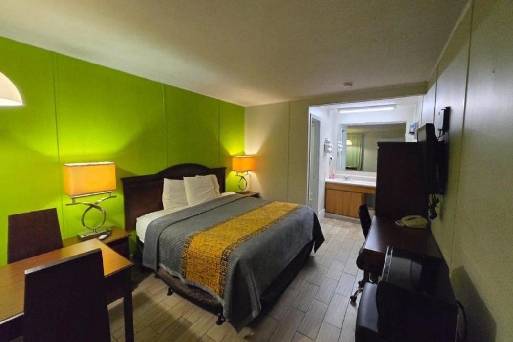 OYO Hickory House Inn 8/38