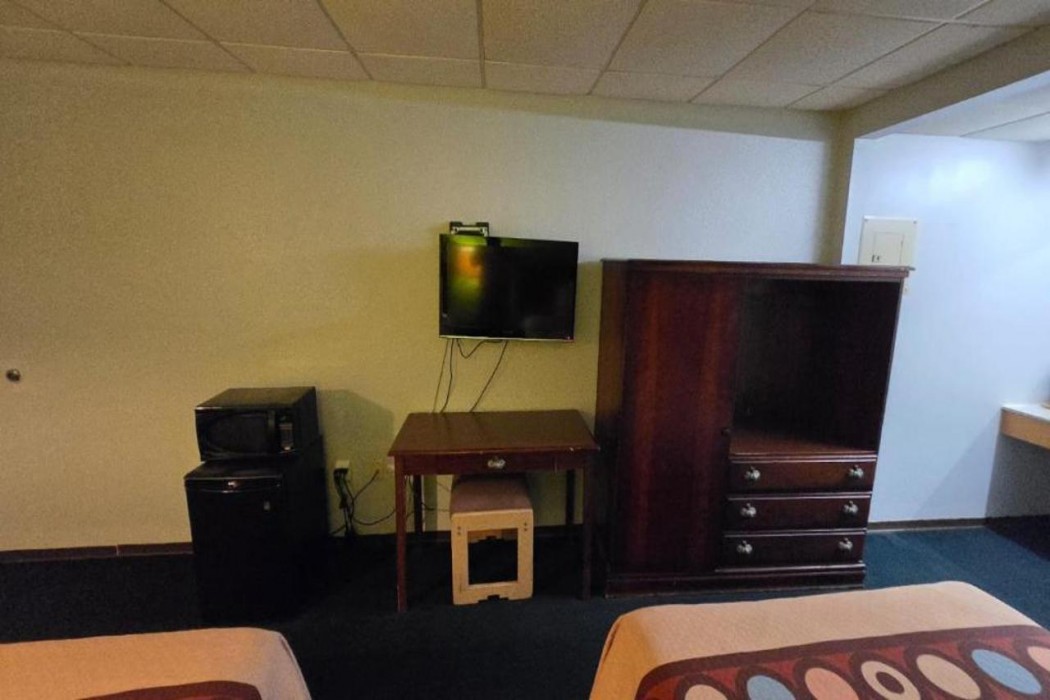 OYO Hickory House Inn 7/38