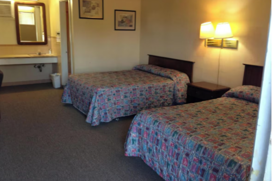 OYO Holiday Capri Motel & Rv Park 8/17