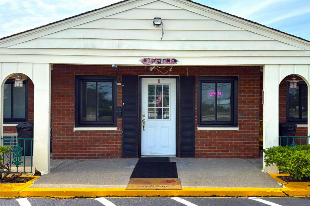 Hillcrest Motel by Oyo Aurora near Lawrenceburg in AURORA - IN