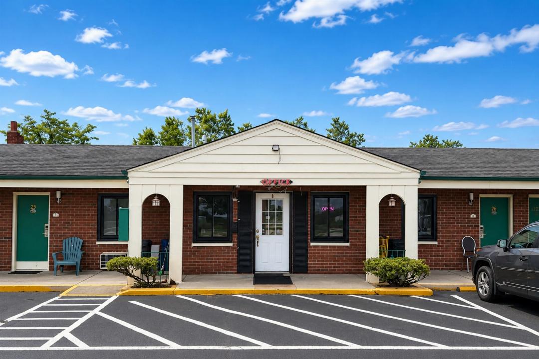 Hillcrest Motel by Oyo Aurora near Lawrenceburg in AURORA - IN