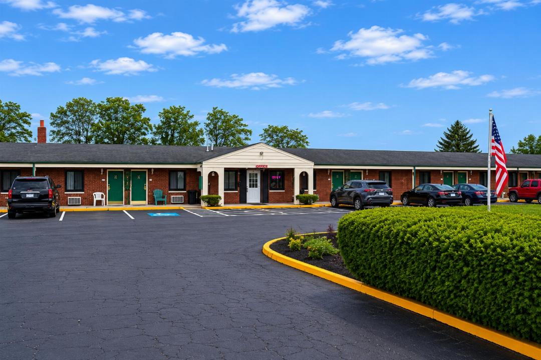 Hillcrest Motel by Oyo Aurora near Lawrenceburg in AURORA - IN