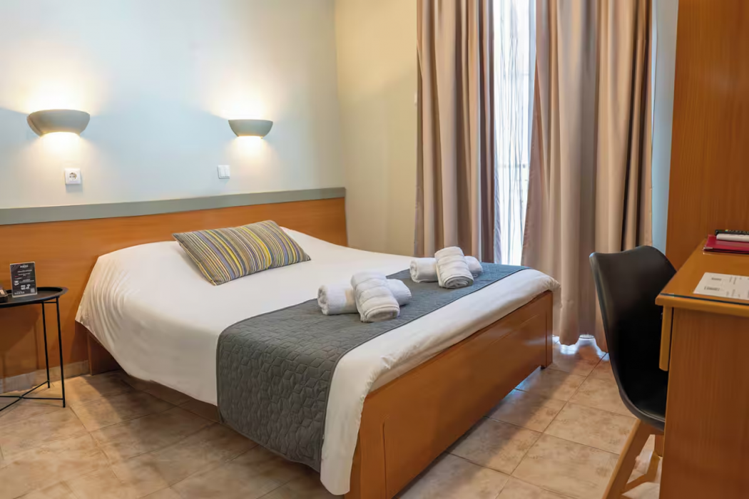 Anesis Hotel 12/50