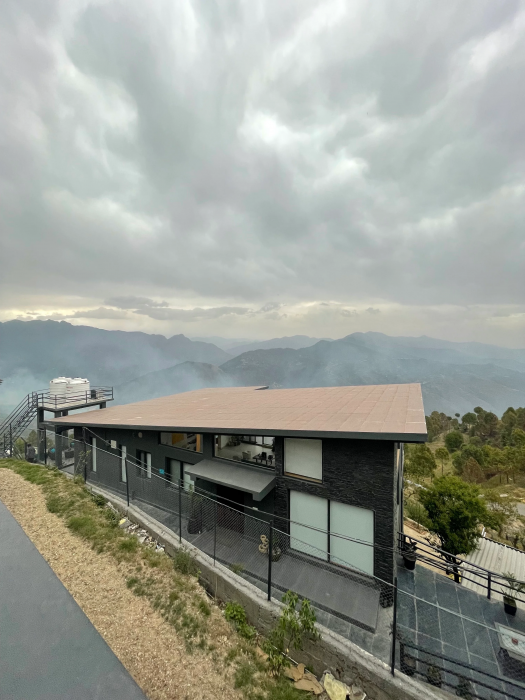Larisa Resort - Mountains and Martini in Tehri