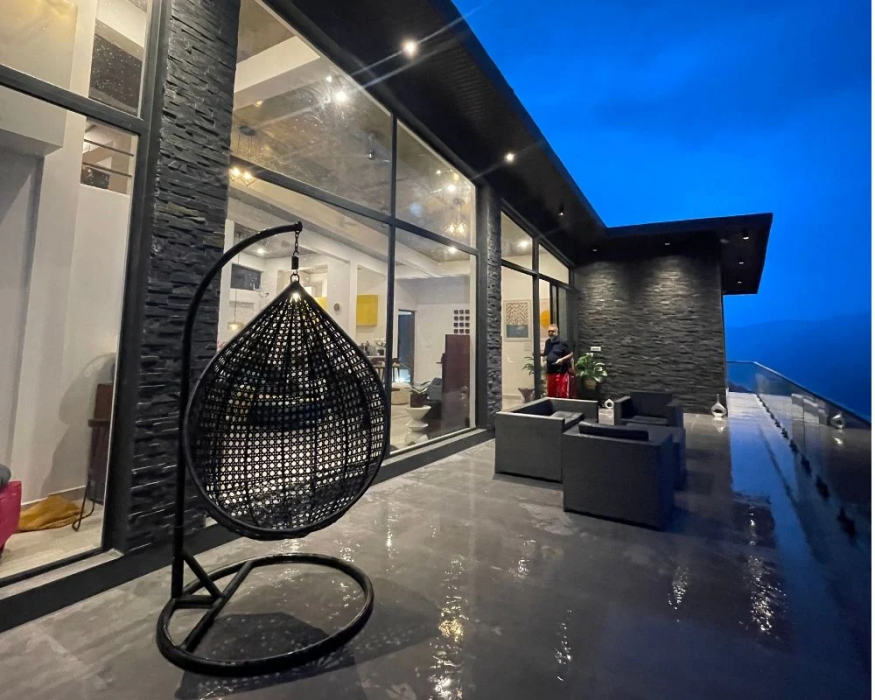 Larisa Resort - Mountains and Martini in Tehri