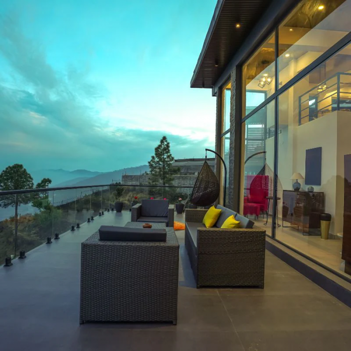 Larisa Resort - Mountains and Martini in Tehri