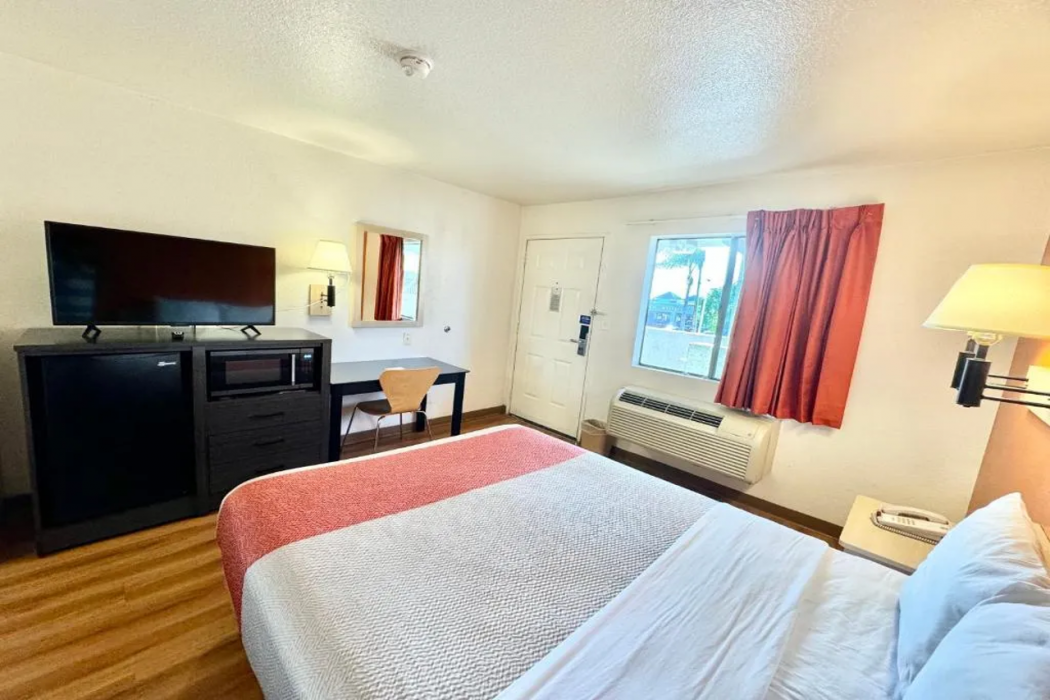 Studio6 Suites Bellflower, CA - Los Angeles 15/40