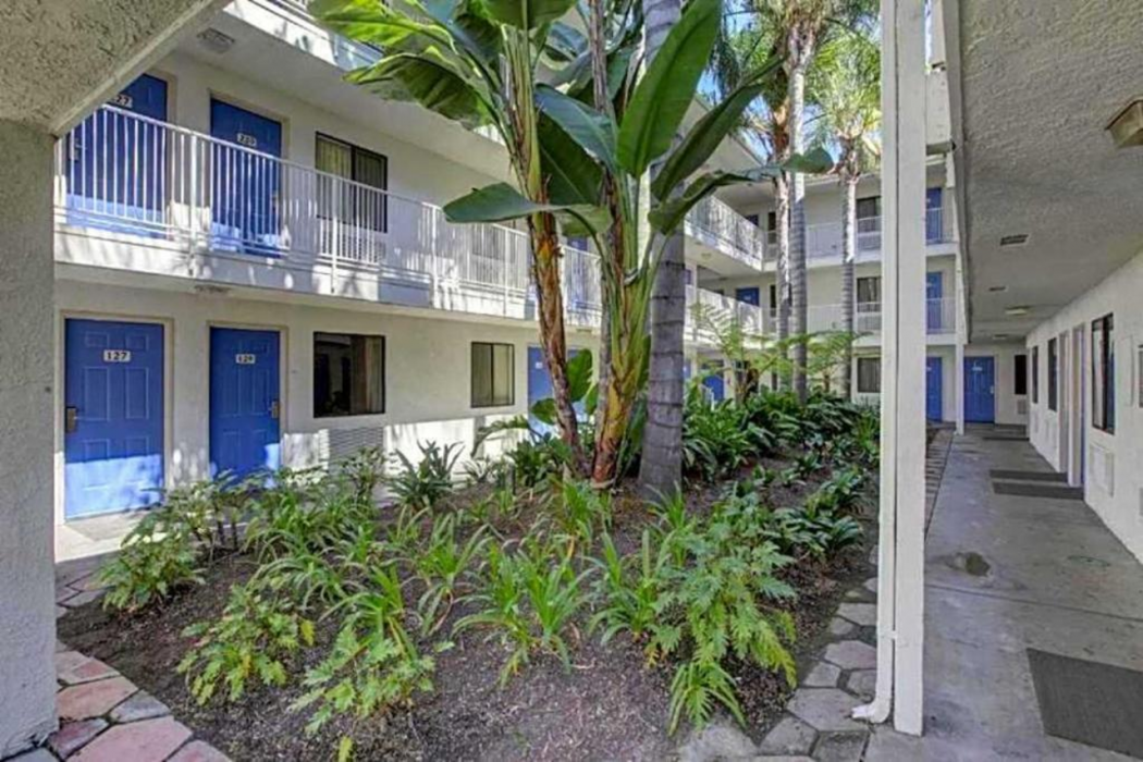 Studio6 Suites Bellflower, CA - Los Angeles photo3