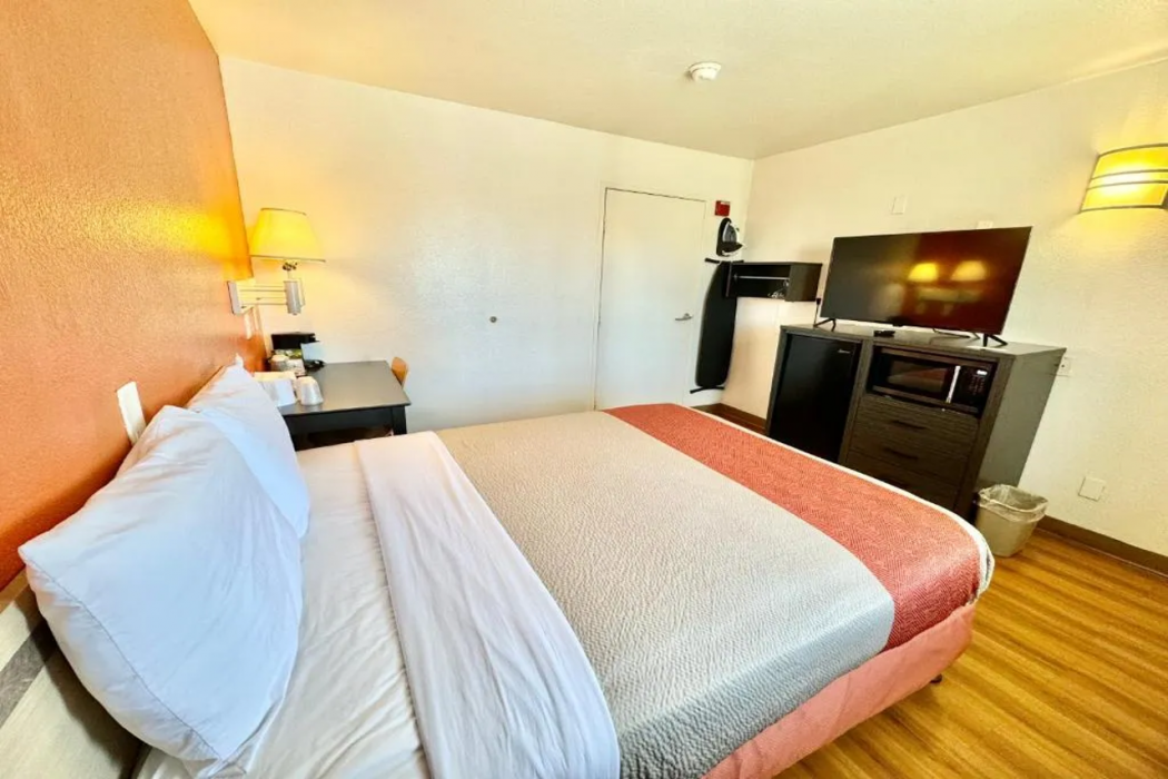 Studio6 Suites Bellflower, CA - Los Angeles 16/40