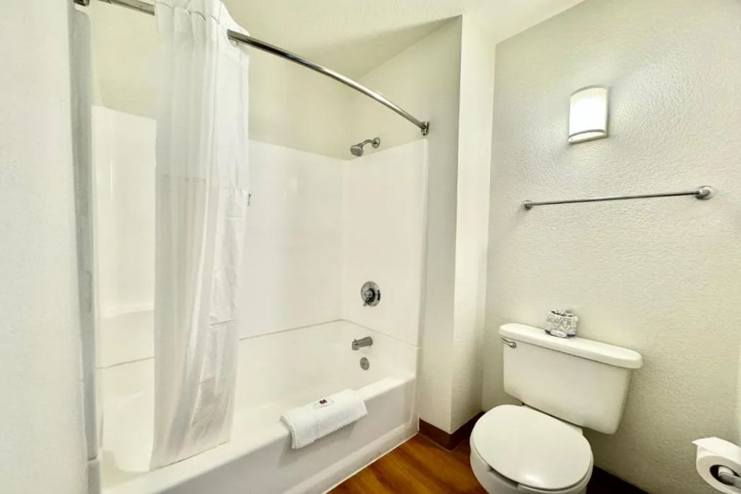 Studio6 Suites Bellflower, CA - Los Angeles 11/40