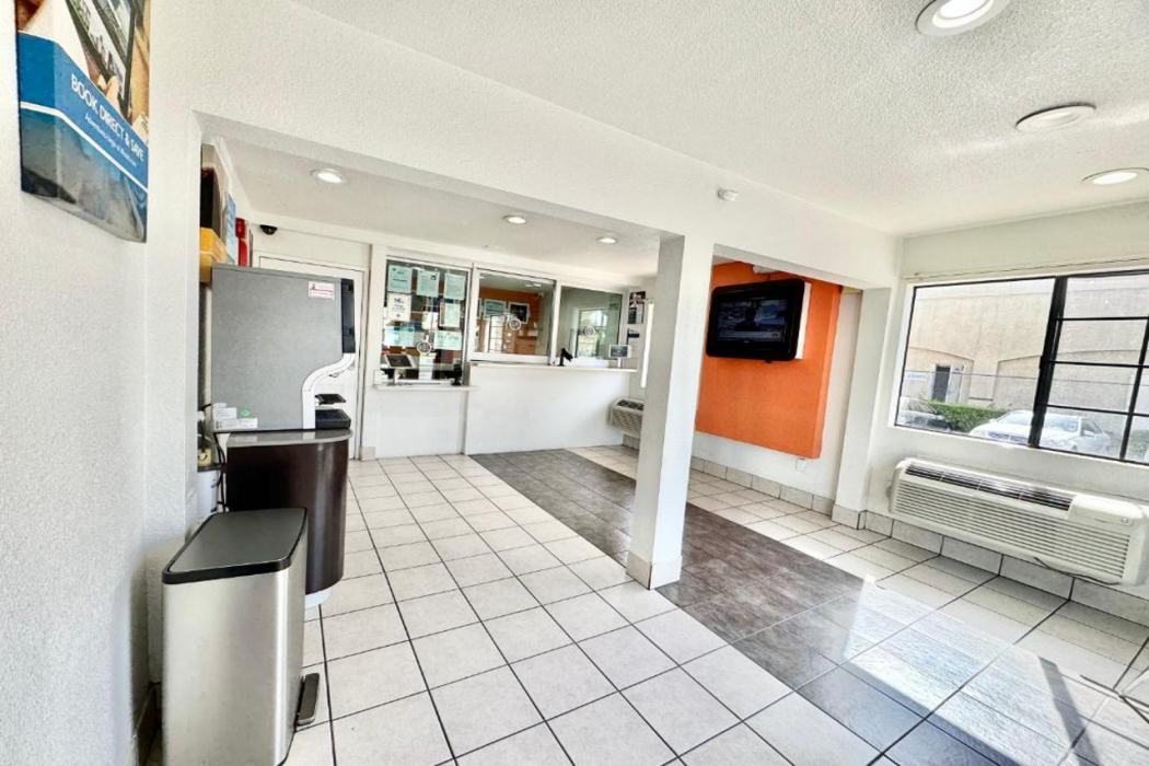 Studio6 Suites Bellflower, CA - Los Angeles 7/40