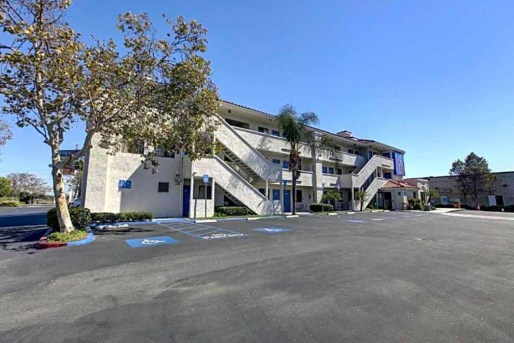 Studio6 Suites Bellflower, CA - Los Angeles photo2