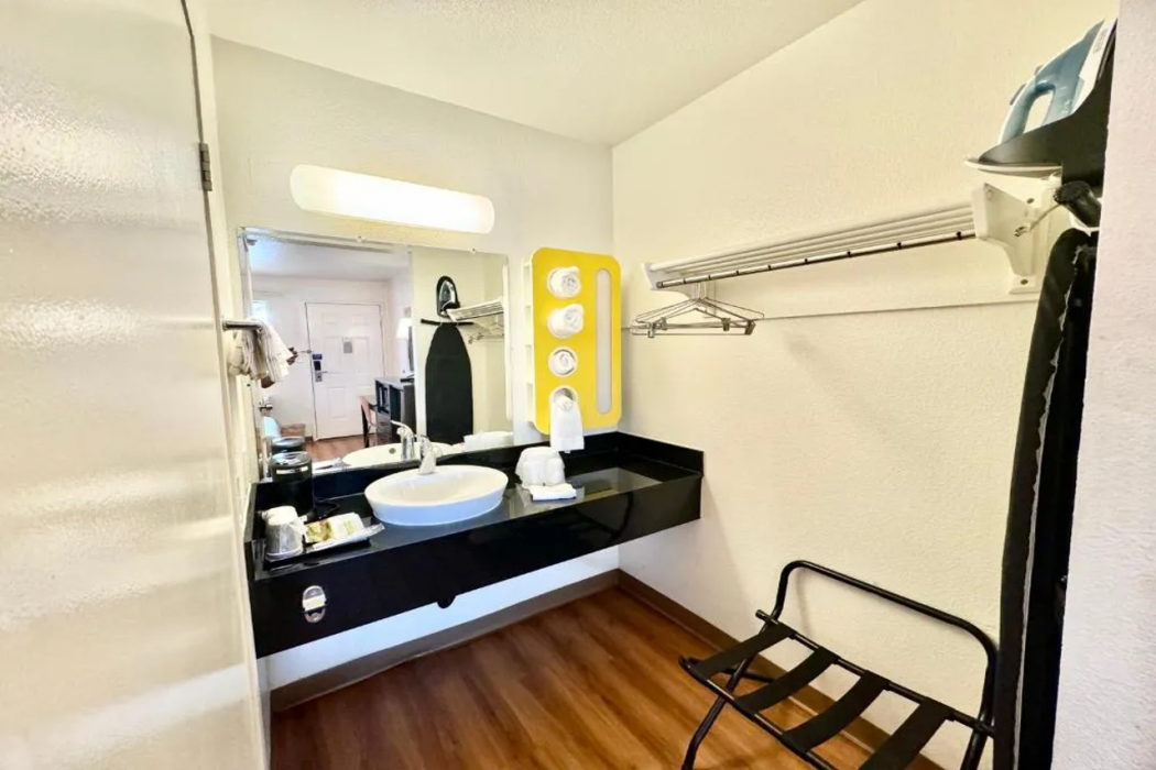 Studio6 Suites Bellflower, CA - Los Angeles 12/40