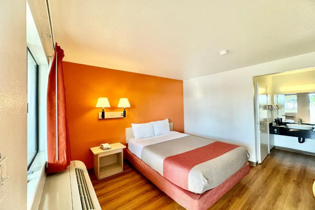 Studio6 Suites Bellflower, CA - Los Angeles 14/40