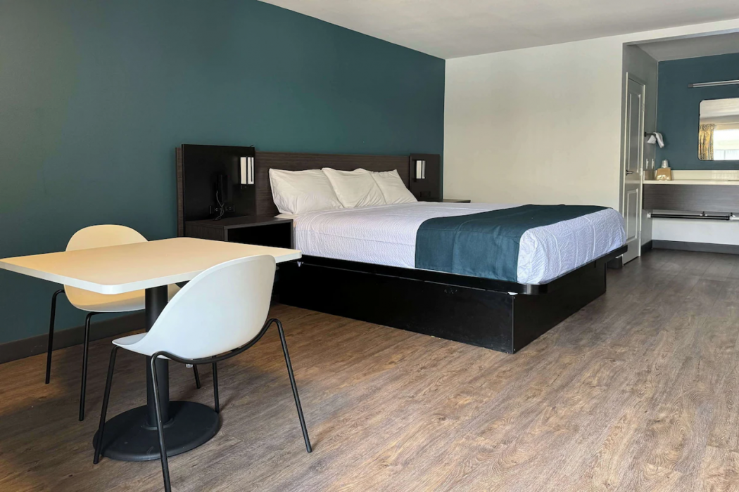 Studio6 Suites Gardena, CA 7/33