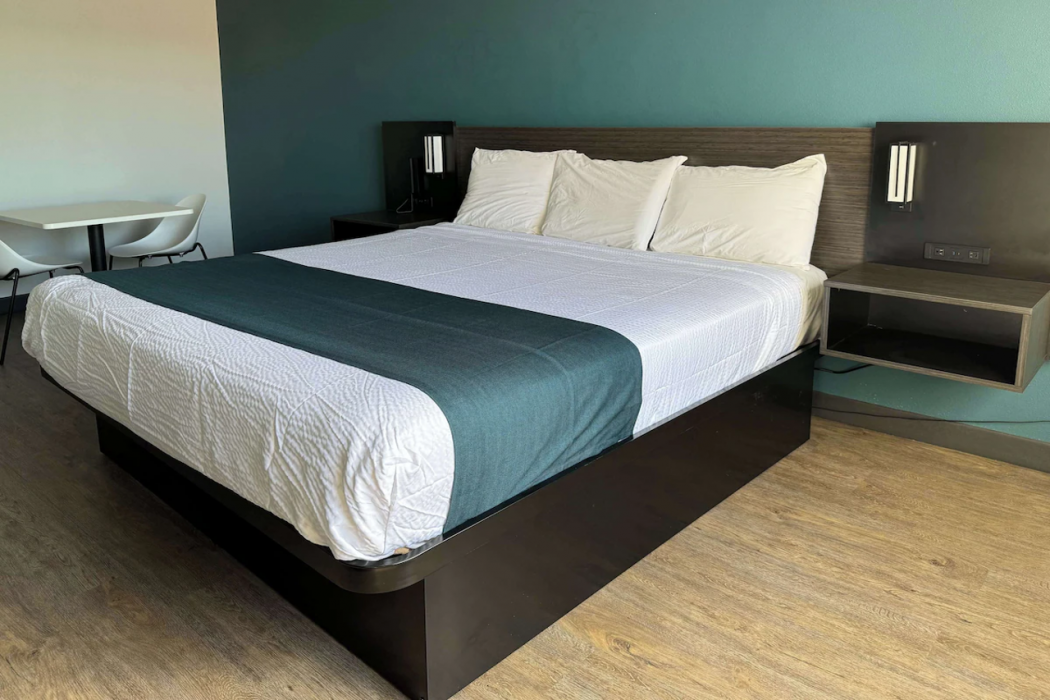 Room at Studio6 Suites Gardena, CA, GARDENA - CA