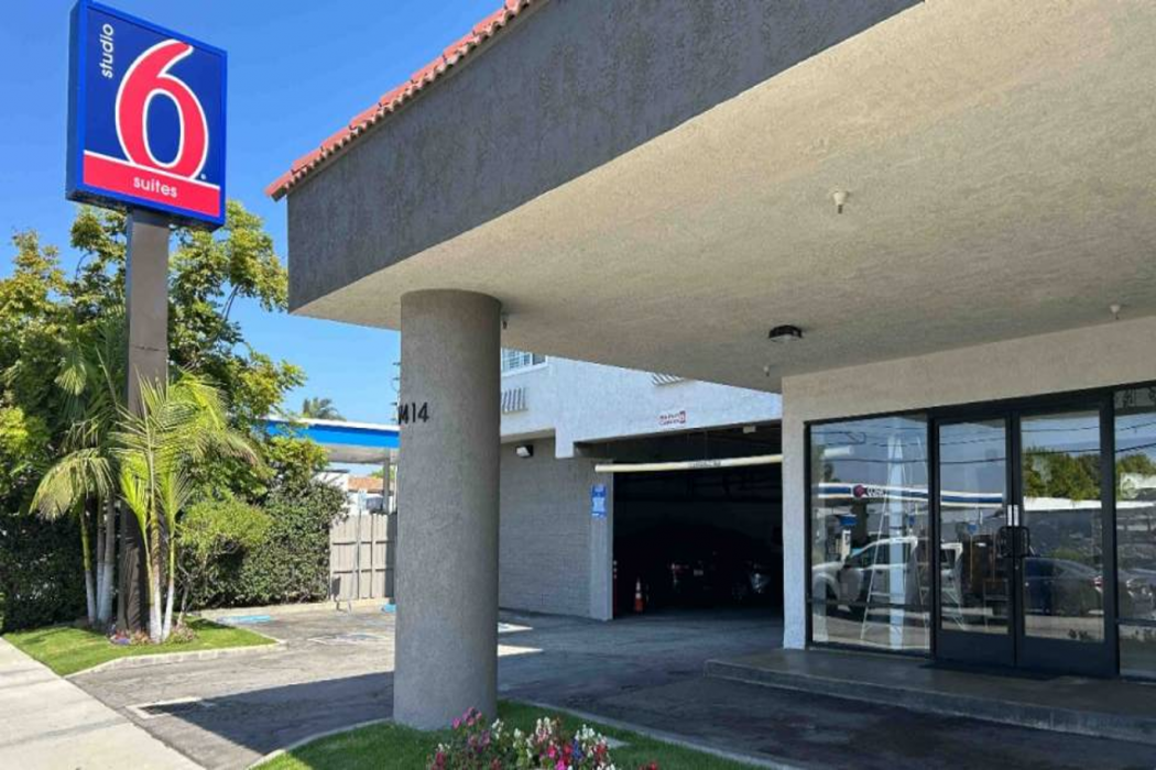 Studio6 Suites Gardena, CA image