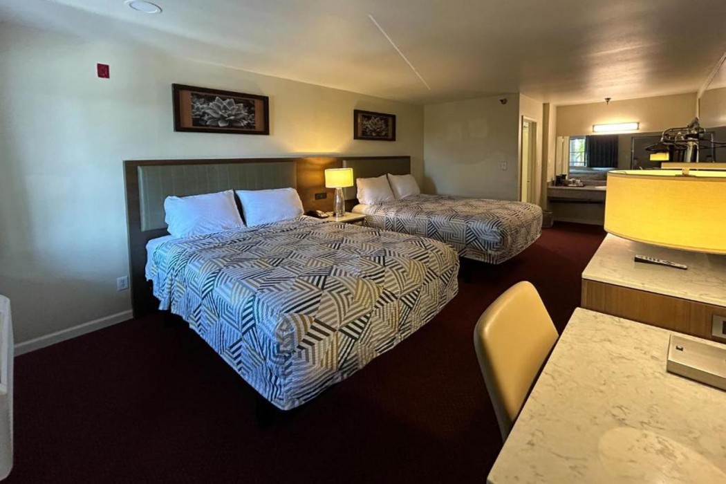 Studio6 Suites Santa Ana, CA 20/35