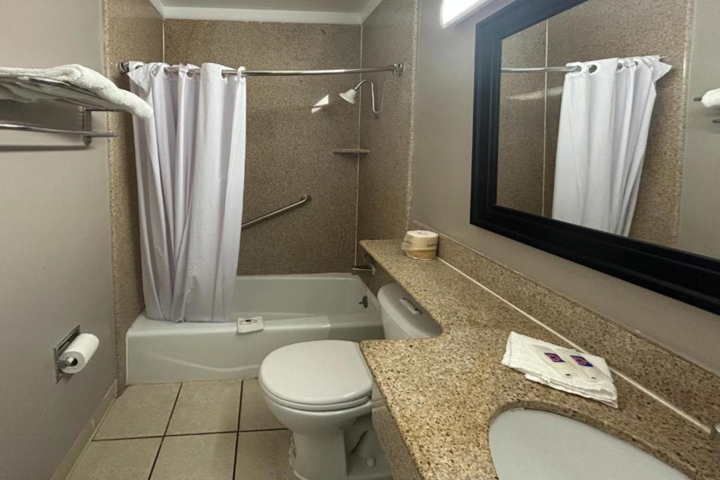 Studio6 Suites Buena Park, CA – Anahiem/Near Maingate Knotts 12/33