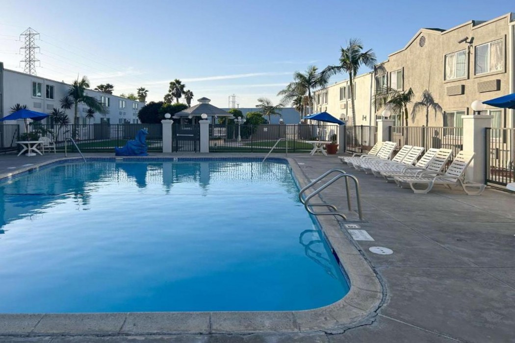 Studio6 Suites Carson, CA 22/37