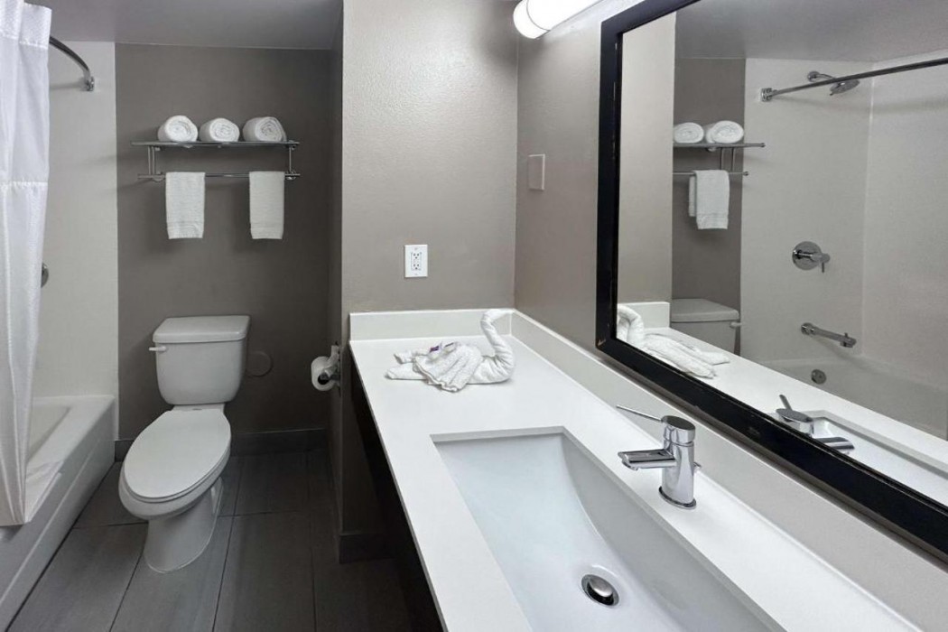 Studio6 Suites Carson, CA 13/37