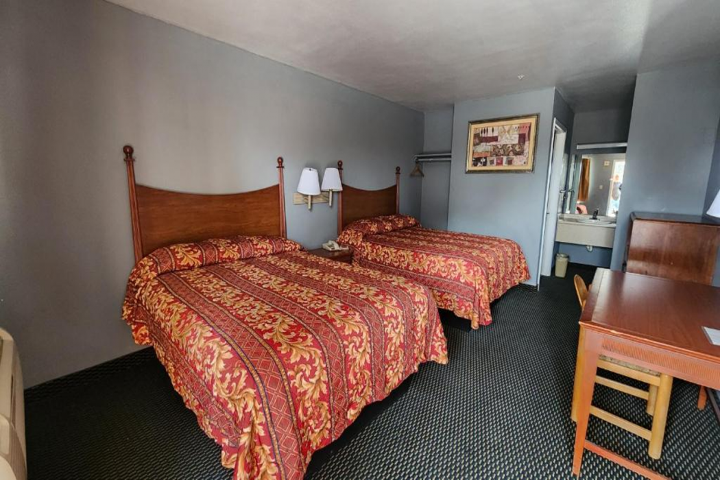 Benbrook Inn & Suites by Fort Worth I-20 8/34