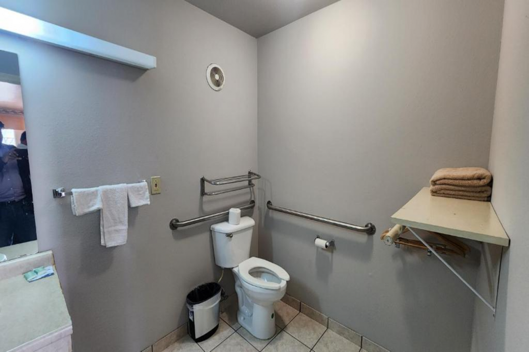 Benbrook Inn & Suites by Fort Worth I-20 20/34