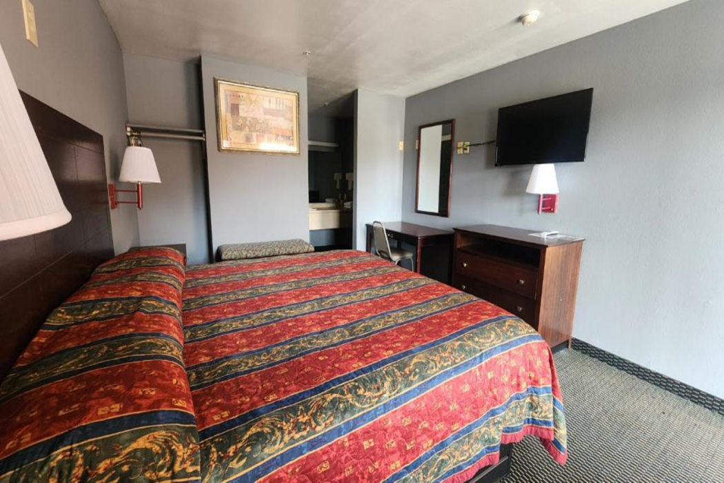 Benbrook Inn & Suites by Fort Worth I-20 10/34