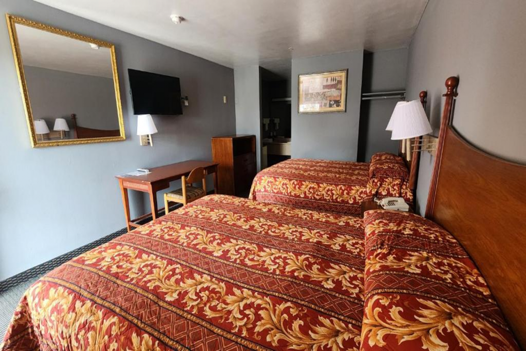 Benbrook Inn & Suites by Fort Worth I-20 16/34