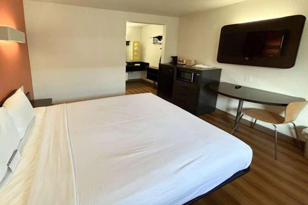 Room at Studio6 Suites - Riverside, CA - South, RIVERSIDE - CA