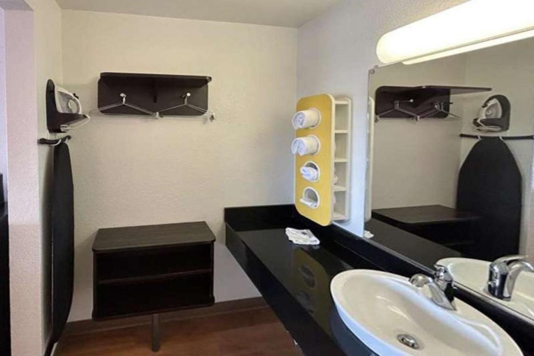 Room at Studio6 Suites - Riverside, CA - South, RIVERSIDE - CA