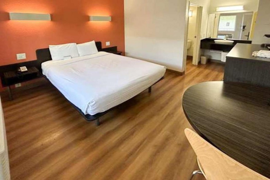 Studio6 Suites - Riverside, CA - South 7/10