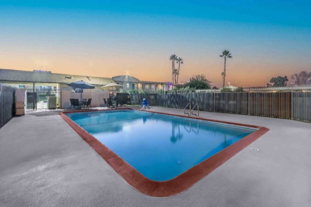 Studio6 Suites Madera, CA - Yosemite 39/51