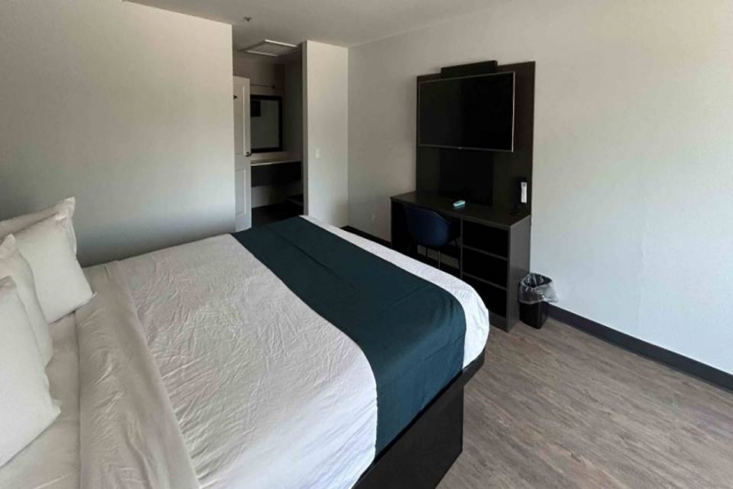 Motel6 Lake Elsinore, CA 11/29