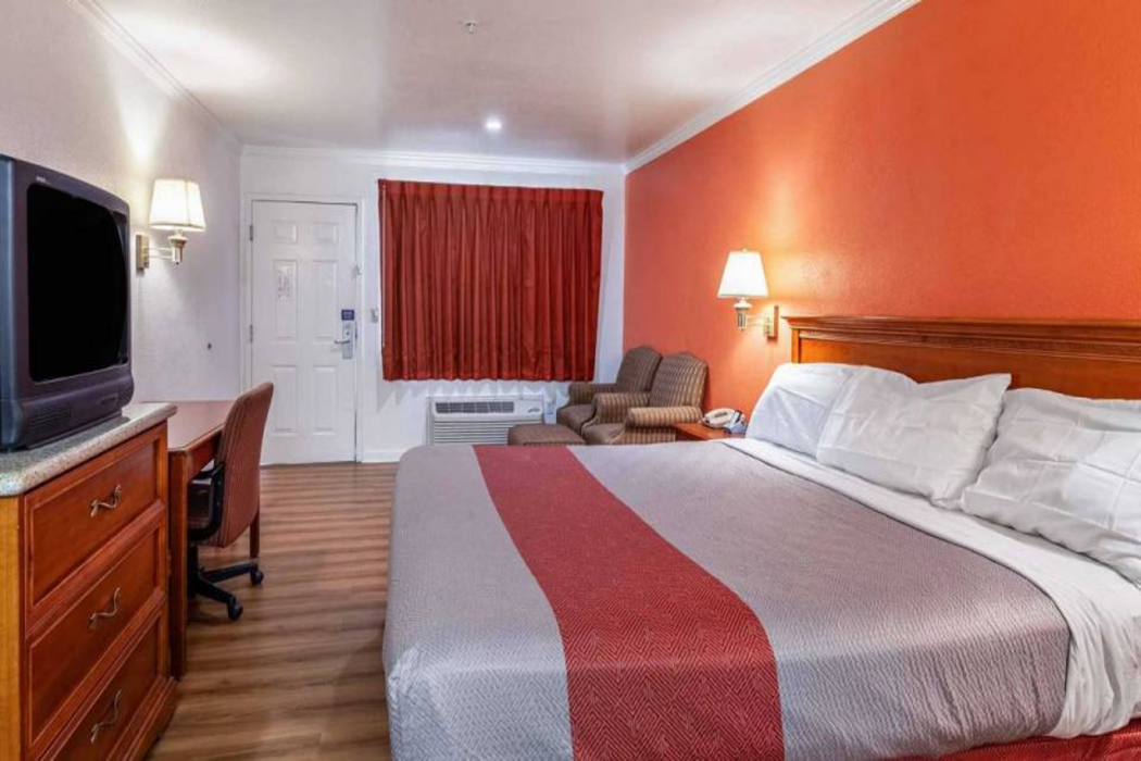 Motel6 Stockton, CA - East 17/29