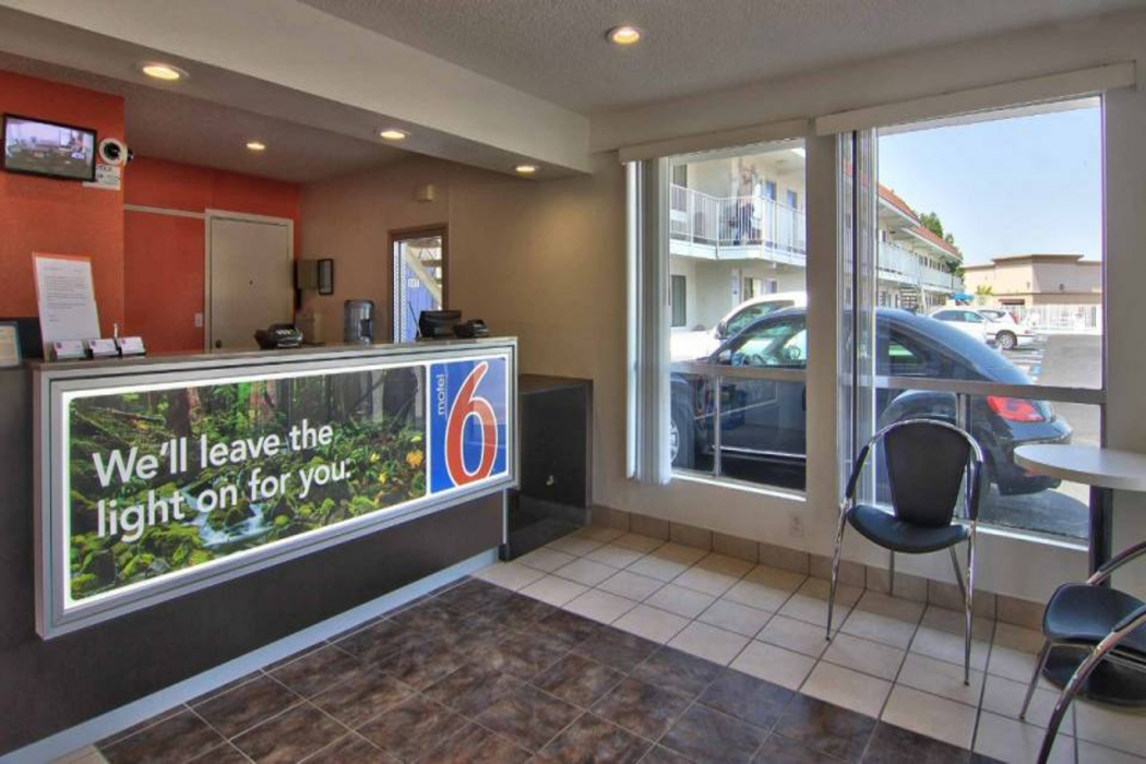 Lobby at Studio6 West Sacramento, CA, WEST SACRAMENTO - CA