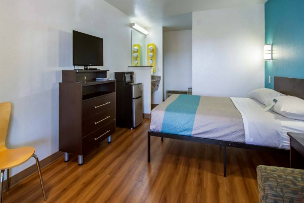 Motel6 Portland, OR Mall 205 11/37