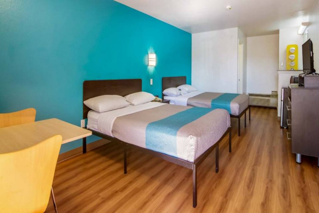 Motel6 Portland, OR Mall 205 9/37