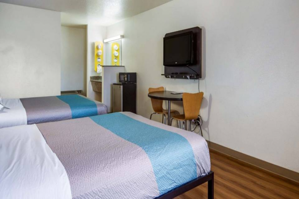 Motel6 Portland, OR Mall 205 13/37