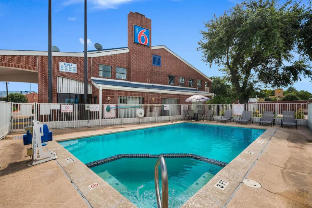Studio6 Houston, TX - Brookhollow 22/34