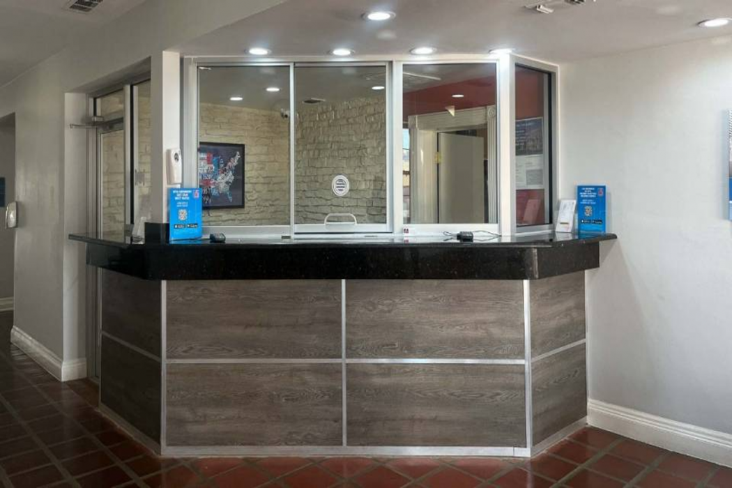 Lobby at Studio6 Suites Dallas, TX - Downtown, DALLAS - TX