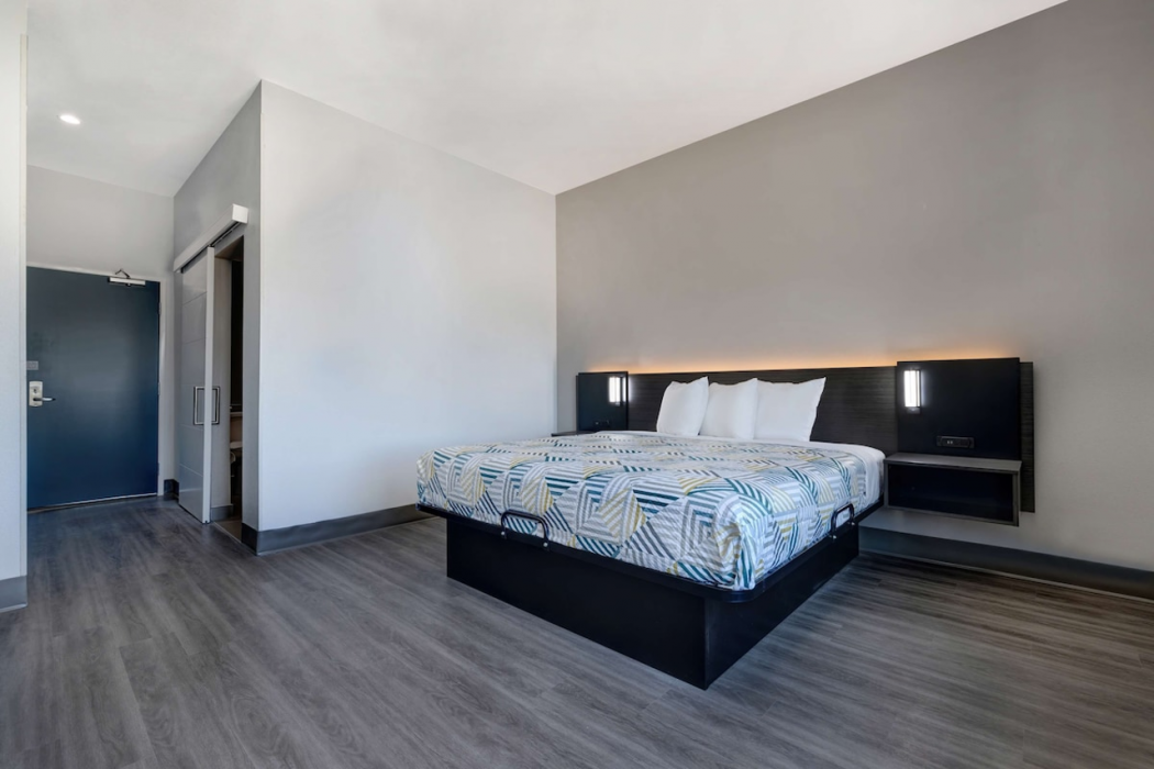 Motel6 Dallas, TX - Methodist Charlton Medical Ctr. 9/50