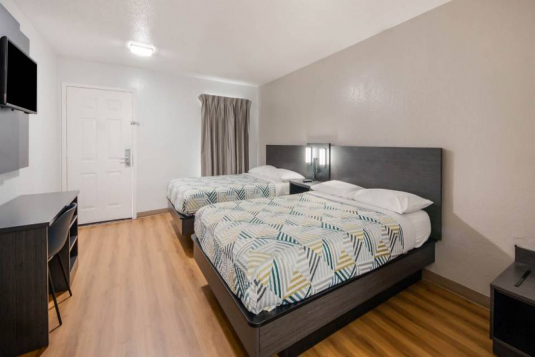 Studio6 Laredo, TX - North I 35 19/47
