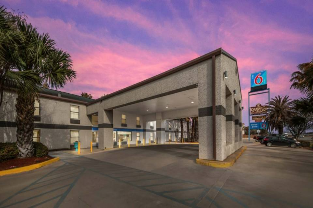 Studio6 Laredo, TX - North I 35 image