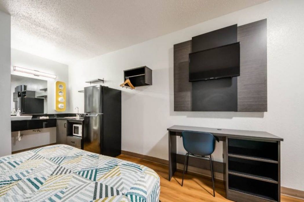 Studio6 Laredo, TX - North I 35 20/47