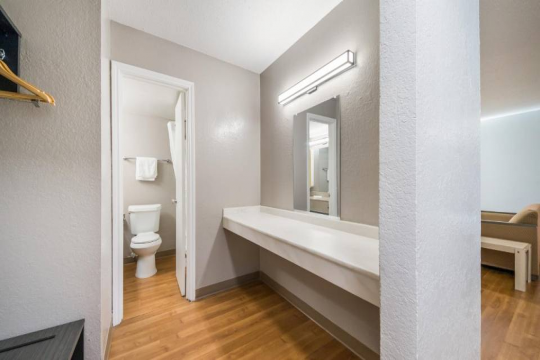 Studio6 Laredo, TX - North I 35 18/47