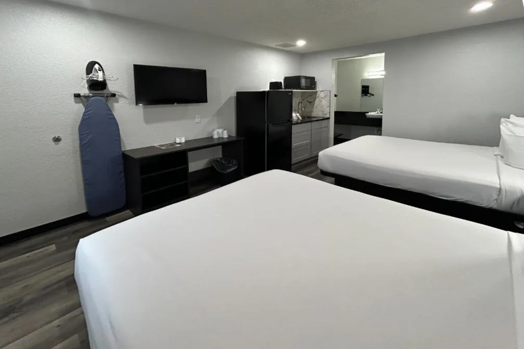 OYO 1000969 Studio6 Tacoma, WA - South image