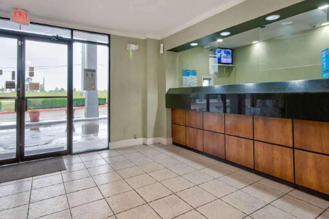 Lobby at Studio6 Texarkana, TX, TEXARKANA - TX