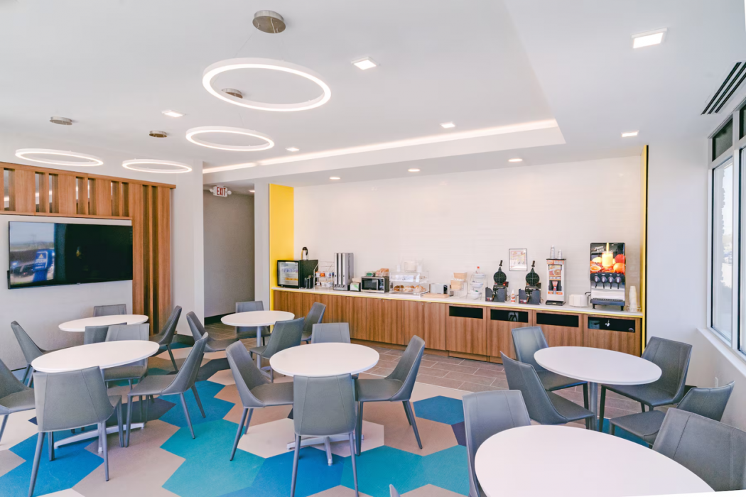 Microtel Inn & Suites by Wyndham Newark NY 18/27