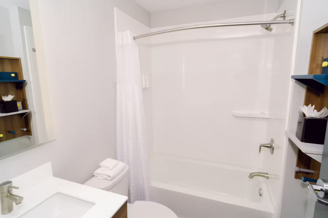 Microtel Inn & Suites by Wyndham Newark NY 13/27